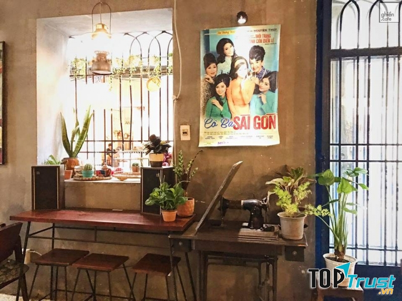 Quán cafe mộc mạc mang hơi hướng ngày xưa