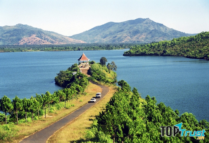 Pleiku là một trong những điểm đến lý tưởng thuộc tỉnh Gia Lai với cảnh sắc non nước hữu tình
