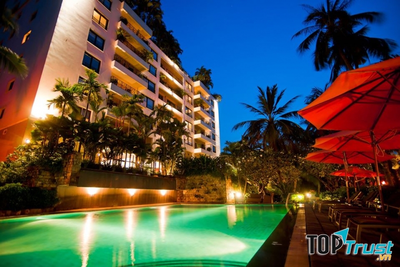 Không gian về đêm của Saigon Domaine Luxury Residences