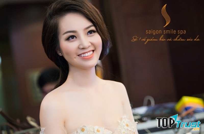 Á hậu Thụy Vân với làn da trắng sáng sau khi tắm trắng tại Saigon Smile