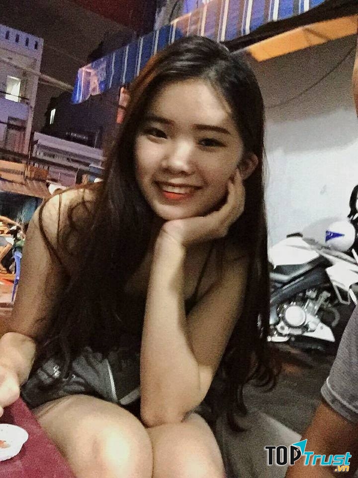 Khách đến ăn