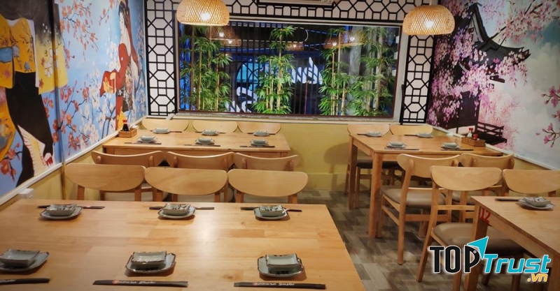 Không gian tại đây không có gì để chê, tất cả trang trí, bày biện, màu sắc đậm chất Nhật Bản