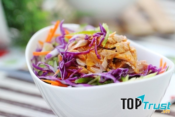 Salad rau trộn cá ngừ