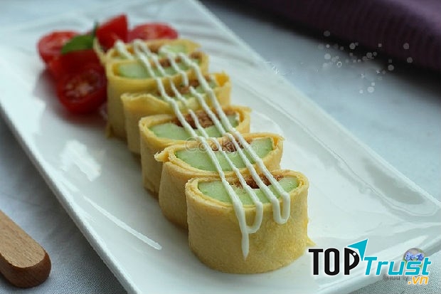 Salad trứng cuộn dưa leo