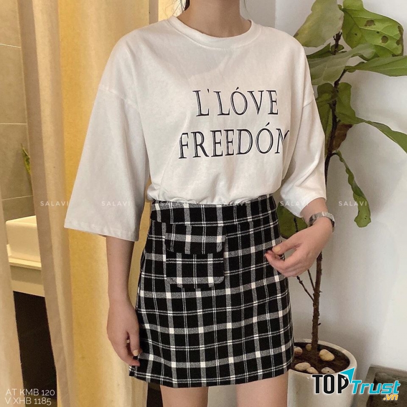 SALAVI luôn mang lại các sản phẩm quần áo, phụ kiện,....năng động, đơn giản, nhưng cũng không thể thiếu các mặt hàng sang trọng cho các bạn dễ dàng lựa chọn