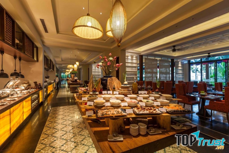 Nhà hàng với buffet tự chọn cho du khách