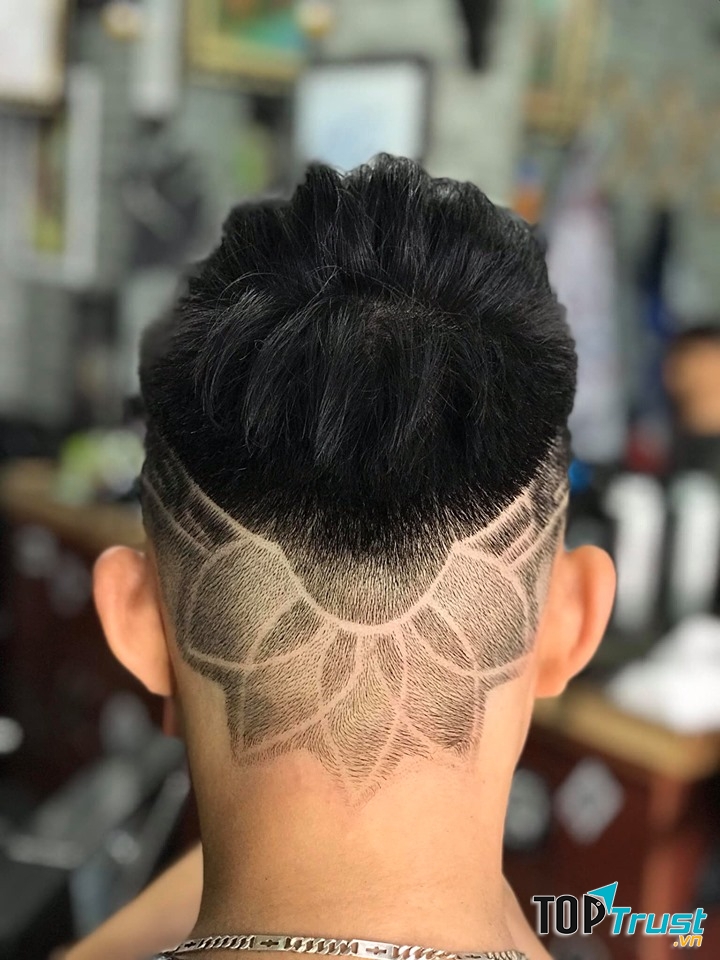 Với sự khéo léo điệu nghệ của Barbers giàu kinh nghiệm, đầy nhiệt huyết sẽ mang đến cho anh em những quả đầu độc - lạ và vô cùng chất