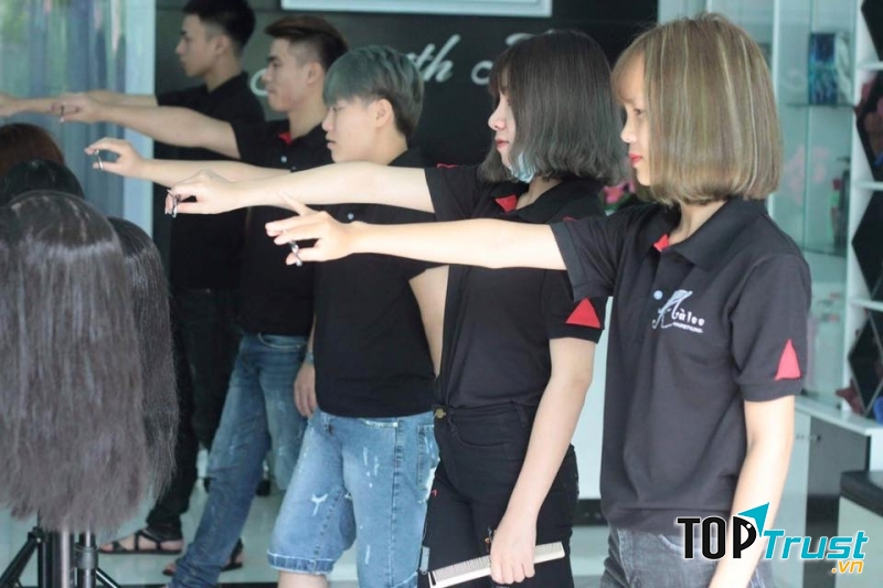 Salon Hàlee đào tạo thợ cắt tóc chuyên nghiệp