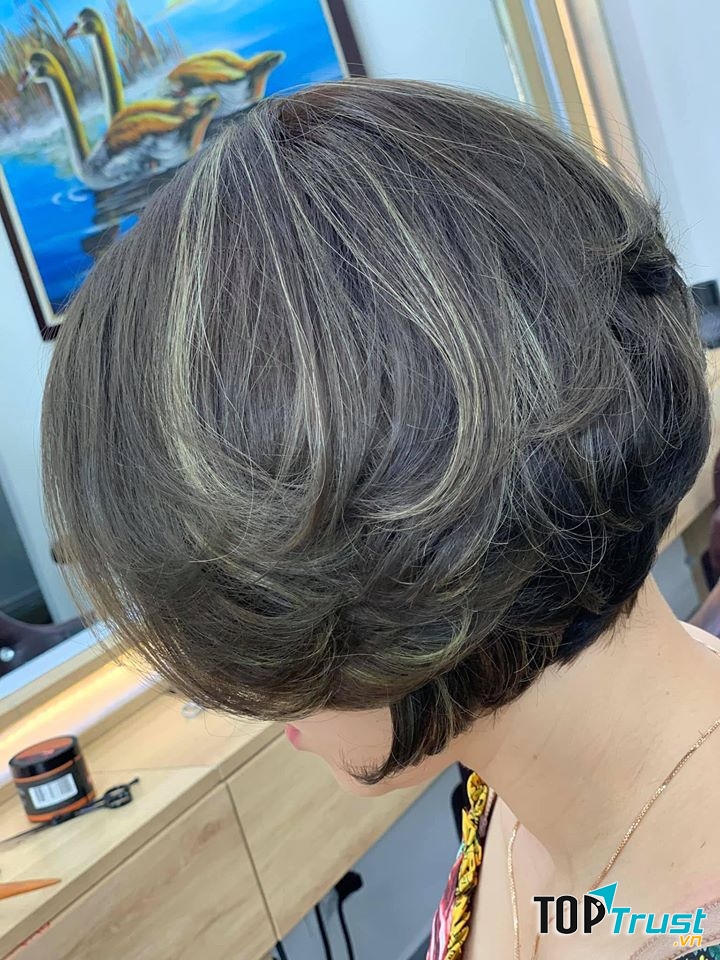 Tóc nhuộm tại Salon Hoàng Huy