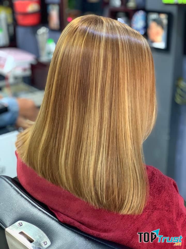 Tóc nhuộm tại Salon Mỹ Thuật