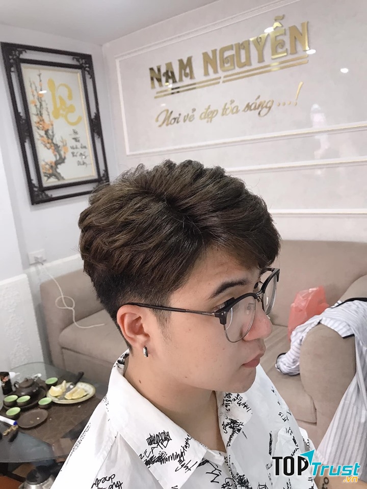Đến với ﻿Nam Nguyễn Salon, các thợ cắt tóc ở đây sẽ mang đến những mái tóc đẹp, độc, giúp bạn tự tin và tỏa sáng