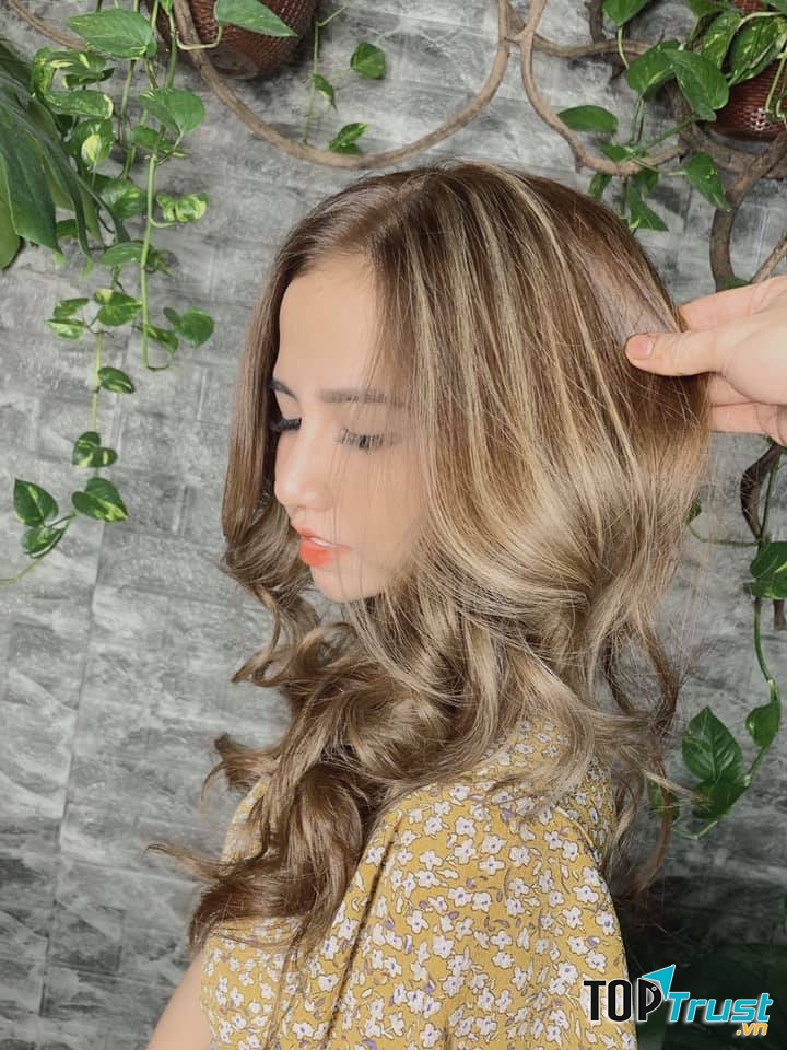 Tóc nhuộm tại Salon Newlook