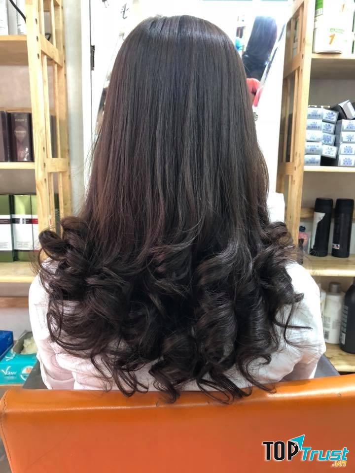 Salon Nhân Thiên Hoàng
