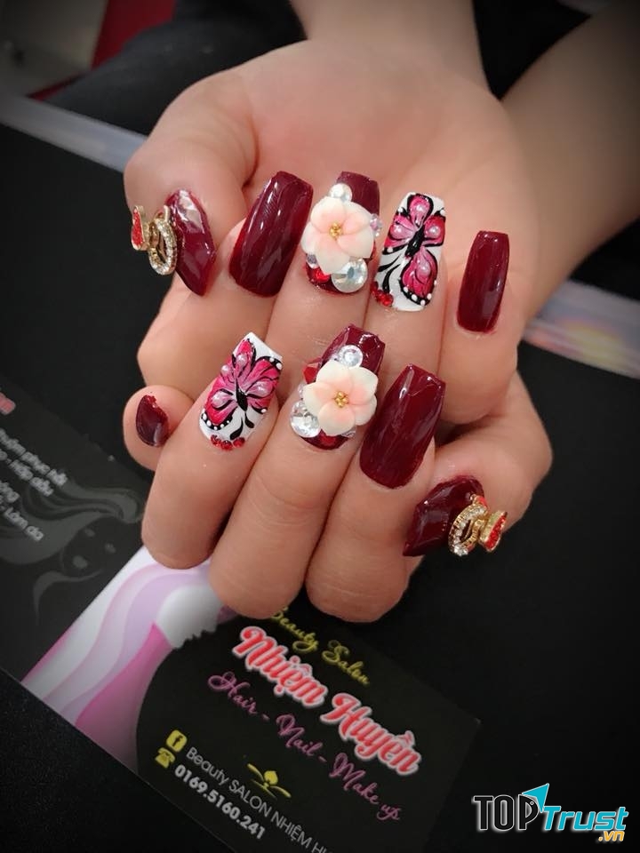 Salon Nhiệm Huyền