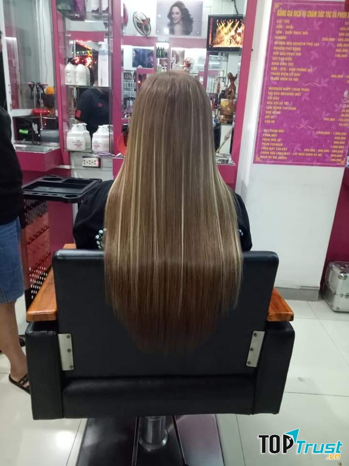 Salon Nhu Y