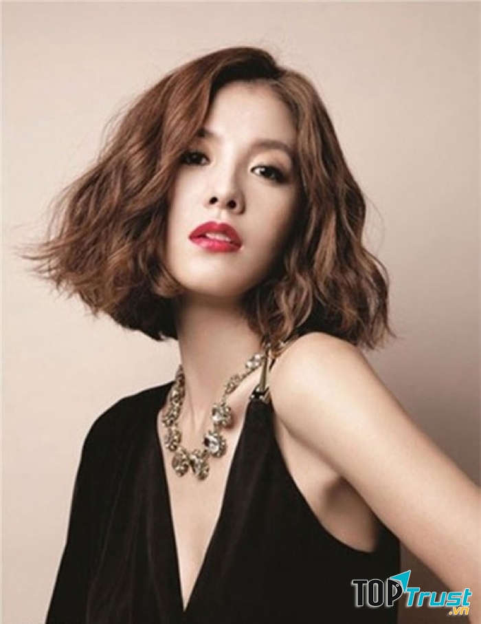 Salon tóc Hằng sở hữu đội ngũ chuyên gia am hiểu sâu về tóc, tư vấn nhiệt tình và phù hợp nhất cho mỗi khách hàng