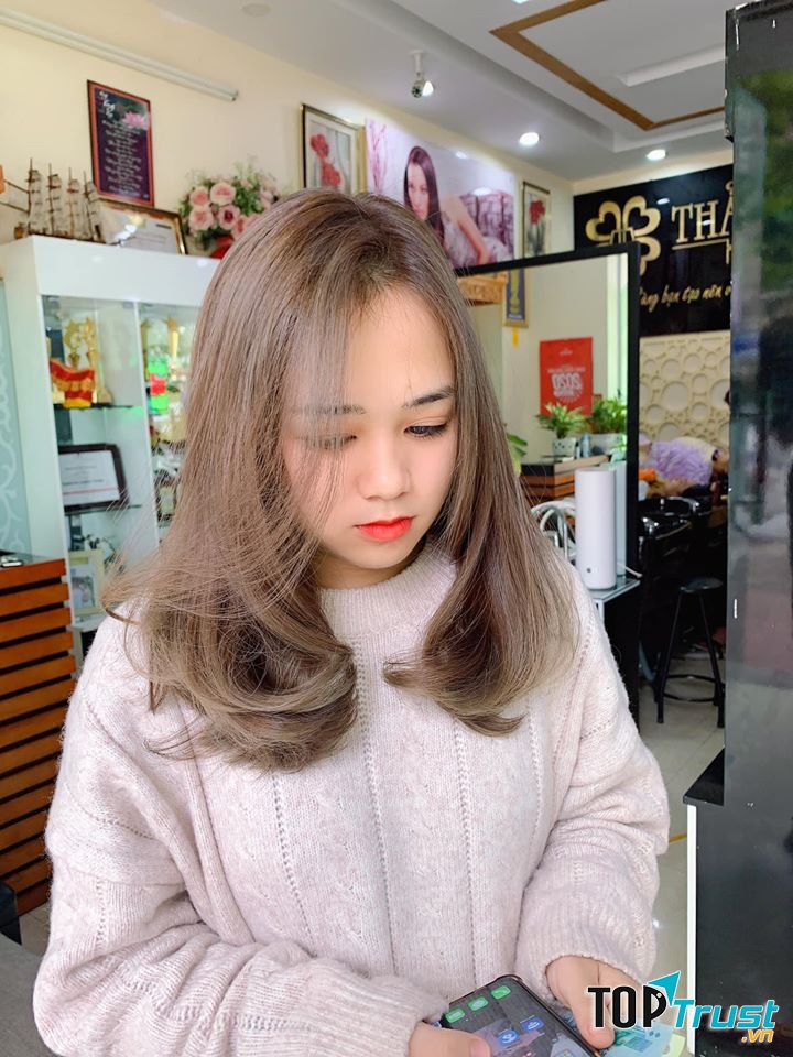 Tóc nhuộm xong vẫn mềm mượt tại Salon Thảo Linh