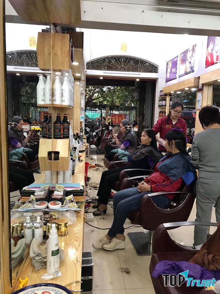 Salon Thuỳ Linh