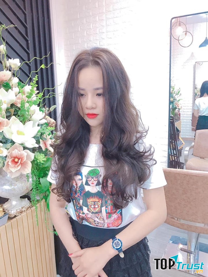 Salon Hải Hà chuyên sử dụng toàn bộ sản phẩm hãng nhập khẩu cao cấp,salon cam kết pha thuốc trước mặt khách hàng nhé