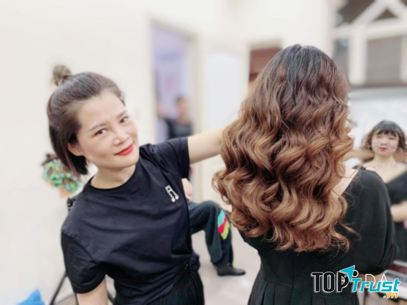 Salon Thu Hường cam kết mang đến cho quý khách hàng những sản phẩm, dịch vụ tốt nhất và hiệu quả nhất