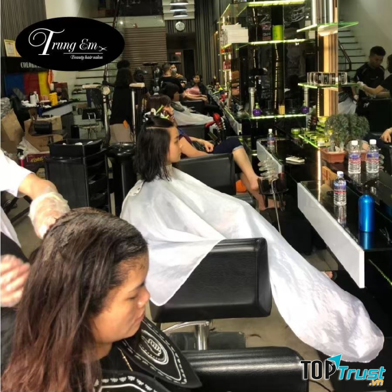 Salon Trung Em