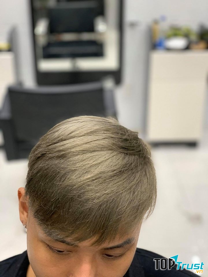 Tóc nhuộm thời trang tại Salon Vàng Oscar