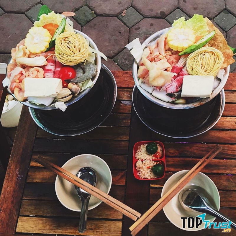 Lẩu một người tại Salut Deli & Juice Bar