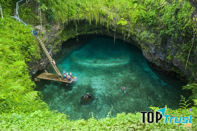 Những hồ bơi trong hang