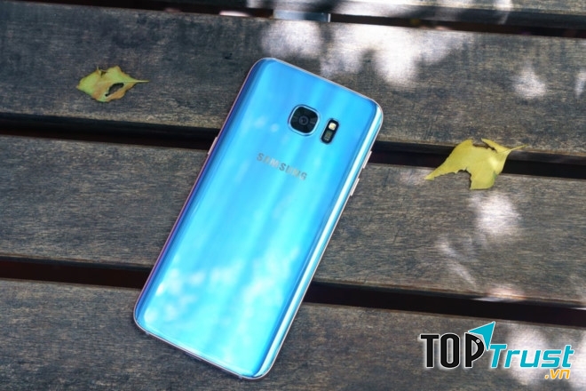 Samsung Galaxy S7 edge màu xanh coral sang trọng