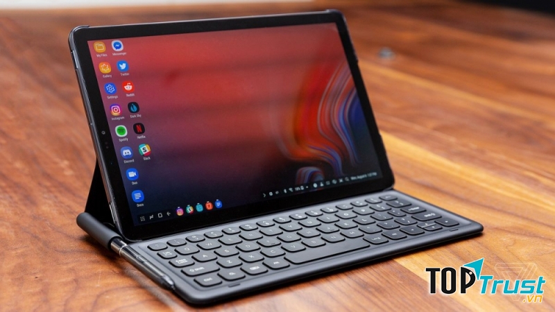 Sức mạng của Samsung Galaxy Tab S4 10.5 đến từ bộ vi xử lý Snapdragon 835, RAM 4 GB trên nền tảng Android 8.0