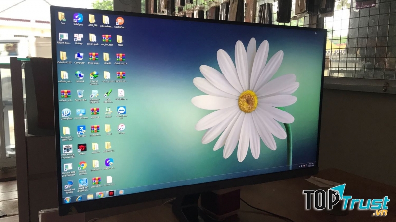 Kiểu dạng phù hợp cho các game thủ với màn hình Samsung LS24R350FHEXXV