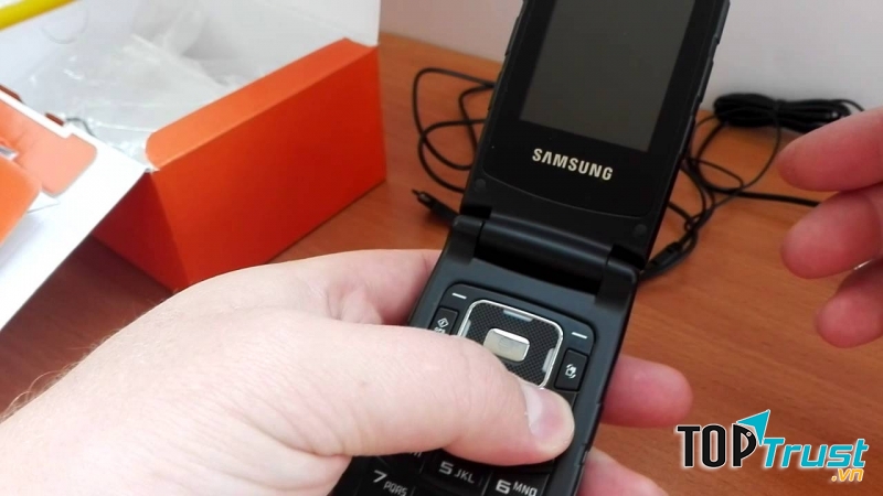 Samsung Rugby II SGH-A847 (giá tại Mỹ: 120 USD)