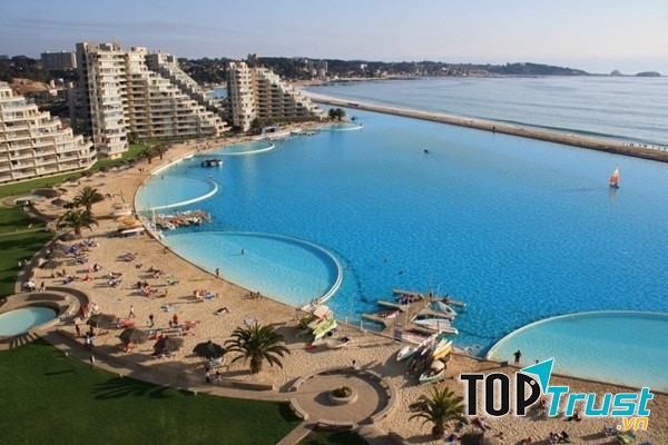 Bể bơi ngoài trời San Alfonso del Mar tại Chile được biết đến như một bể bơi rộng, hiện đại và sang trọng nhất thế giới