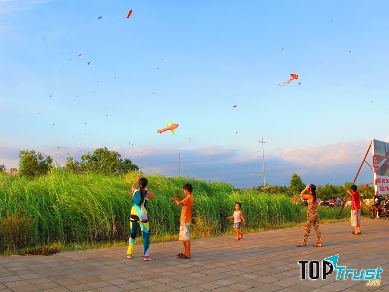 Sân diều huyện Bình Chánh buổi chiều lộng gió