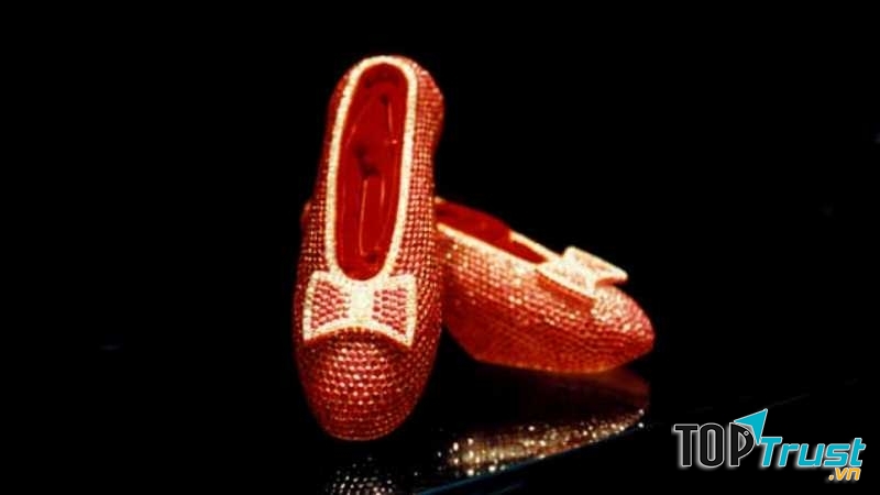Giày ruby Harry Winston: 3 triệu USD