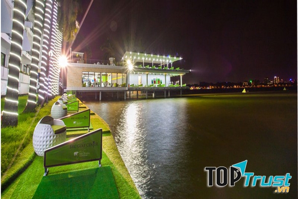 Các làn tập tại BRG Golf Center