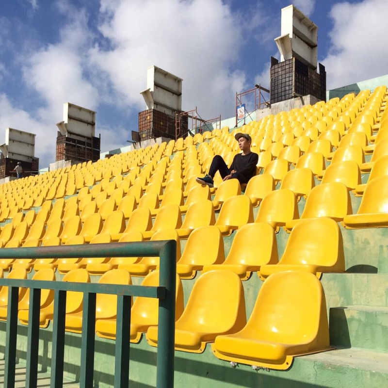 Dãy ghế trên khán đài trong sân vận động. Fb: Đặng Quan Triệu