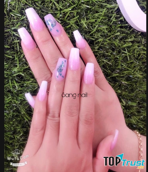 Luôn tìm tòi và sáng tạo ra các mẫu móng đẹp và thời trang theo kịp các xu hướng mới cũng như luôn cập nhật các kỹ thuật mới về chăm sóc móng