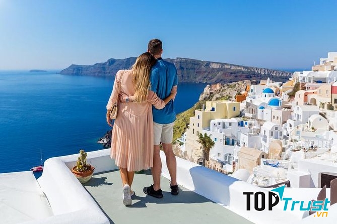 Santorini là hòn đảo nằm ở phía Nam biển Aegea