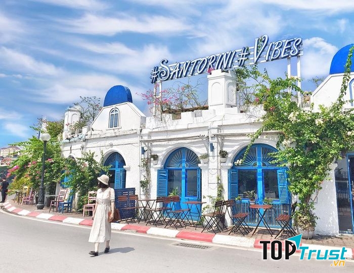 Santorini Vibes Cafe