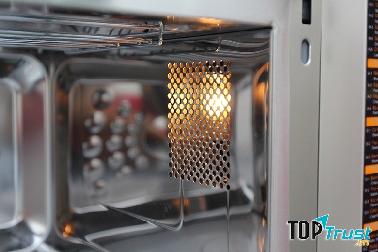 Đèn chiếu sáng giúp theo dõi quá trình nấu nướng