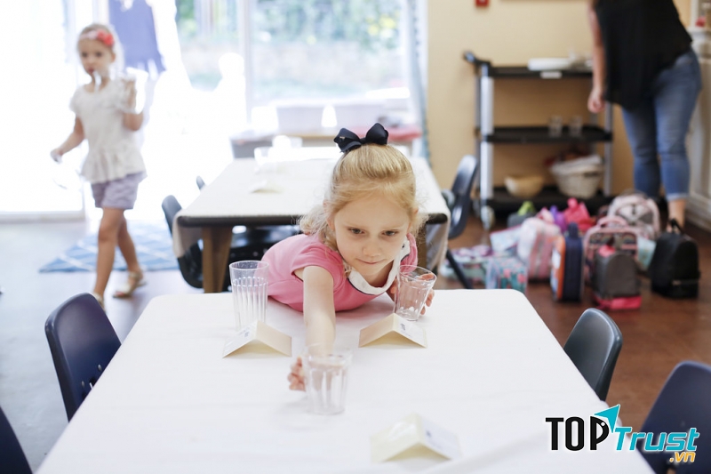 Sắp xếp bàn ăn