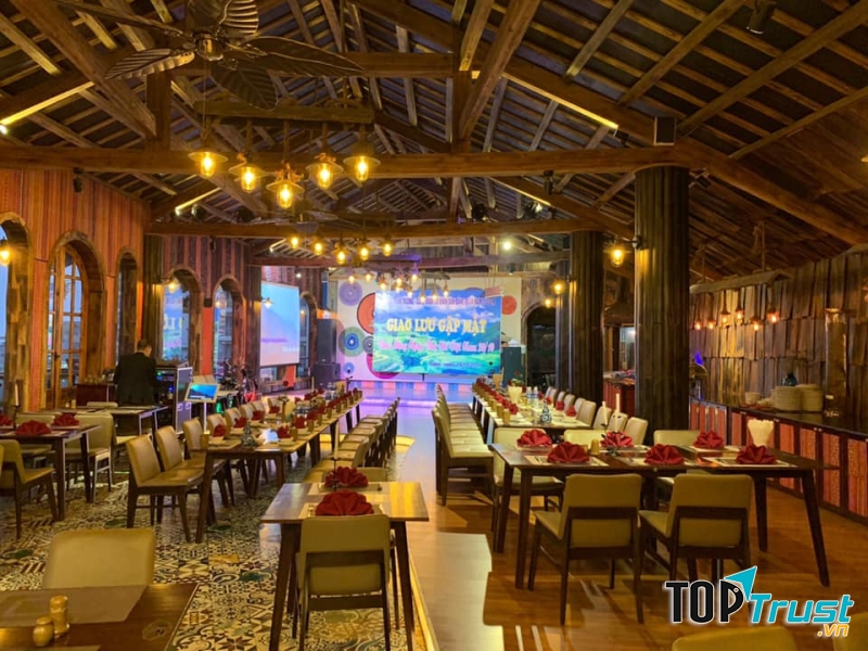 Phòng ăn rộng rãi, sang trọng