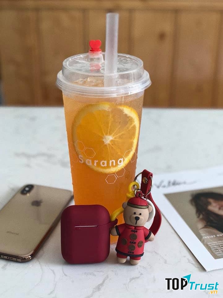 Menu của ﻿Sarang Coffee & Milktea có món trà đào cam sả được chế biến theo công thức của chỉ riêng ﻿Sarang Coffee & Milktea
