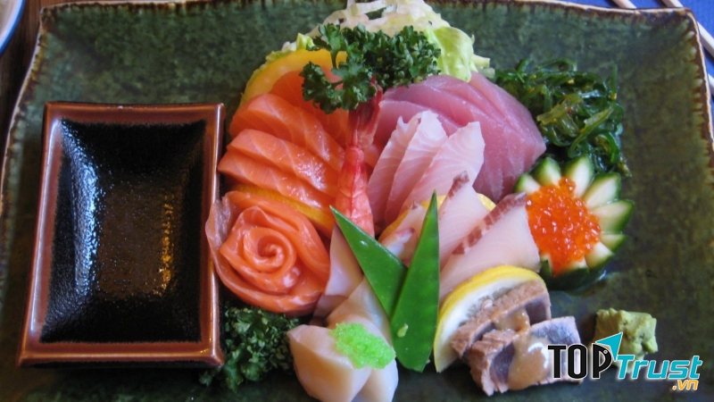 Sashimi là món khai vị đánh thức các giác quan của thực khách (Nguồn: Sưu tầm)