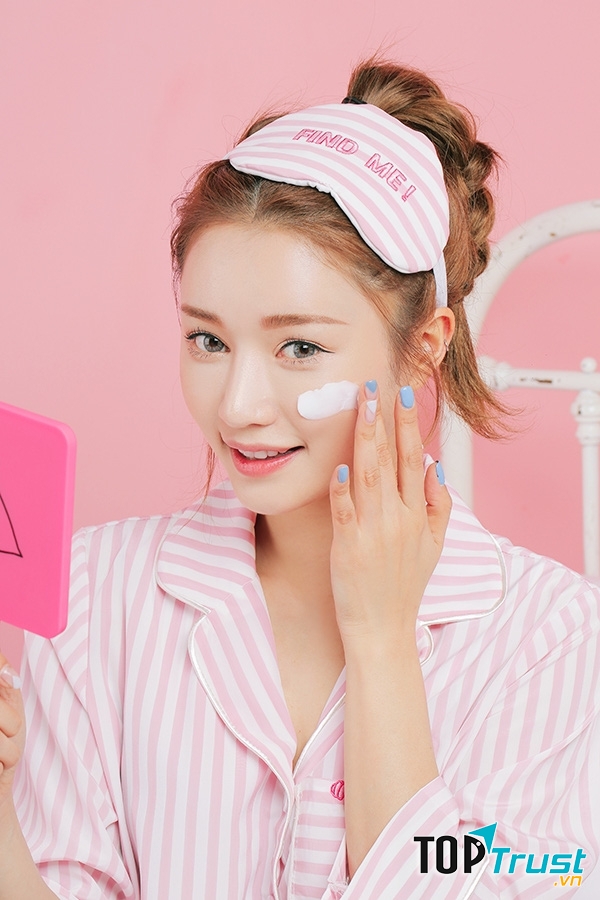 Không cần luôn phải chờ 20 phút mới được bôi kem dưỡng đâu.