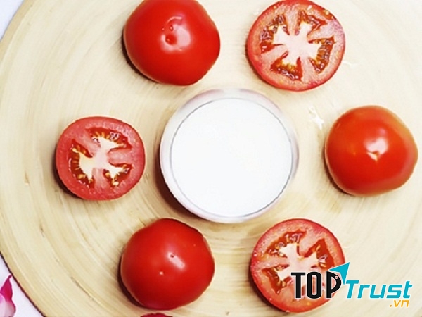 Hỗn hợp cà chua và sũa chua không đường.