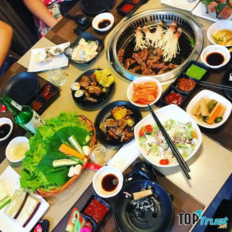 Buffet hấp dẫn tại nhà hàng