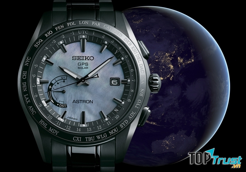Seiko Astron là đồng hồ đầu tiên nhận các múi giờ trên Trái Đất, thời gian chính xác nhờ tín hiệu vệ tinh GPS. Hiện tại Seiko Astron GPS Solar World Time có giá khoảng 40 triệu/chiếc.