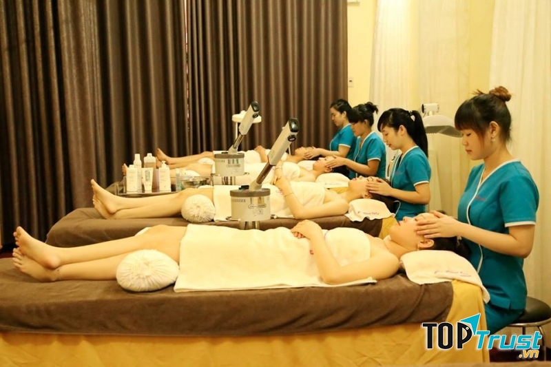 Đội ngũ nhân viên chăm sóc da chuyên nghiệp